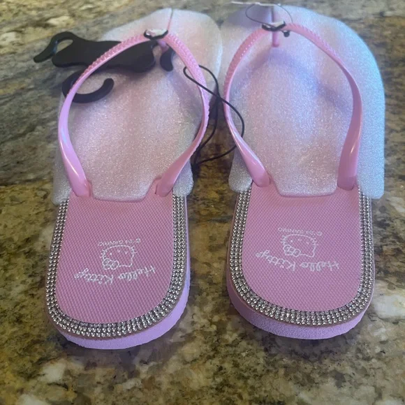 Forever 21 Hello Kitty Pink Glitter Kids Flip Flops - Picture 2 of 5